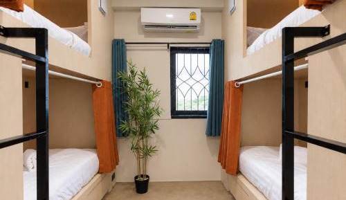 Single Bed in Mixed Dormitory Room