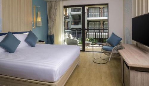 Deluxe Double Room with Pool View - Beach Side