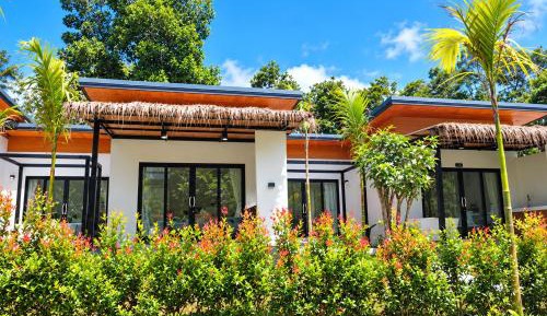 Villa with Garden View