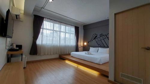 Deluxe Double or Twin Room