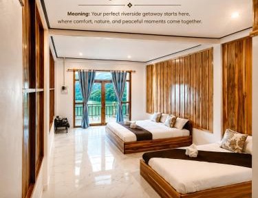 Family Room with Mountain View