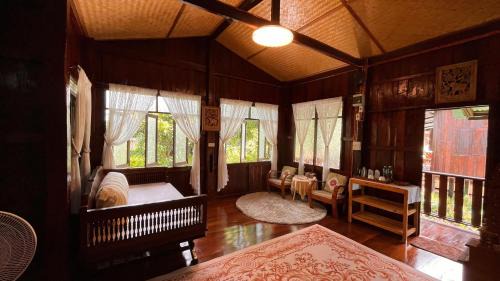 Deluxe King Room with Garden View