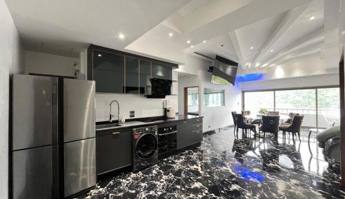 Four-Bedroom Luxury Apartment
