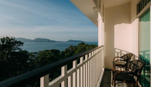 Deluxe with Partial Sea View
