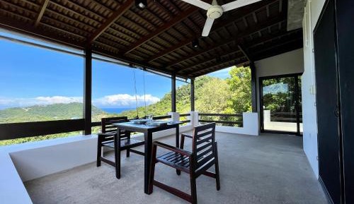 Studio Apartment with Balcony and Sea View 
