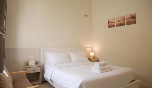 Queen Room with Garden View