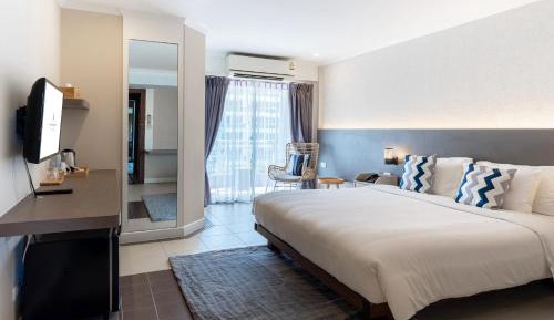 Deluxe Double Room with Balcony and Pool View