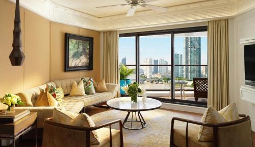 Deluxe One-Bedroom Suite King
