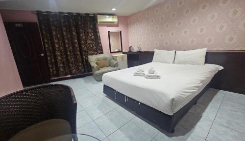 Deluxe King Room