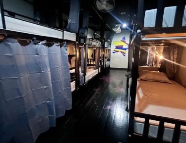 Bunk Bed in Mixed Dormitory Room