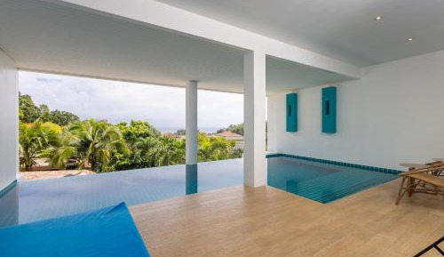 Courtyard View Pool Suite