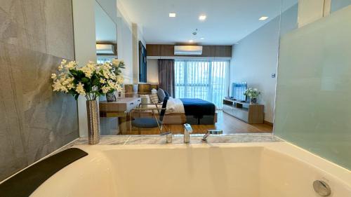 Family Room with Mountain View