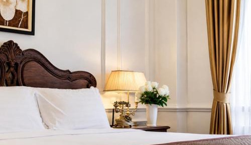 Colonial Deluxe Rooms