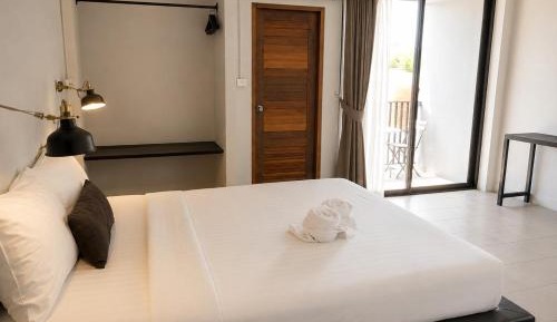 Deluxe Queen Suite