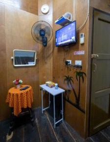 Single Room with Shared Bathroom