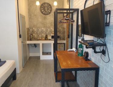 Deluxe Queen Studio 