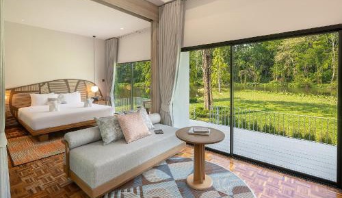 Lake Front One Bedroom Chalet with Bathtub (24 Hours Use of Room)