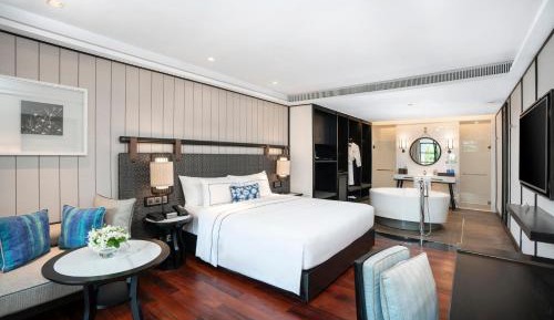 Premium Poolside Room