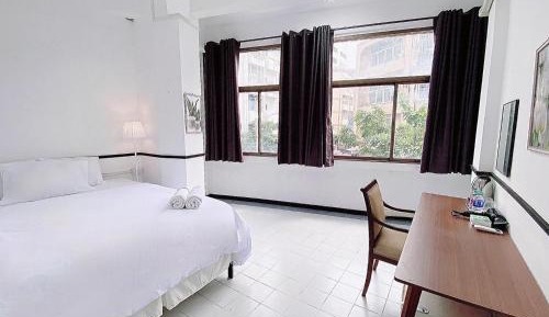 Deluxe Queen Room