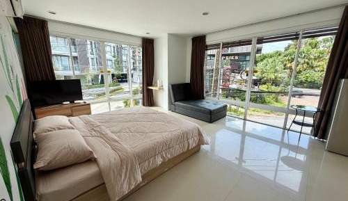 Studio Apartment with King Bed
