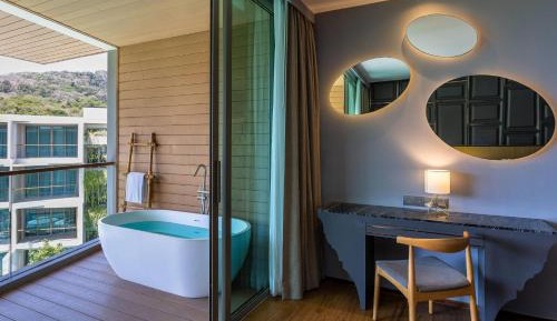 Deluxe Twin Room with Sky Bath - Non-Smoking