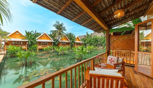Bungalow - Water Front 
