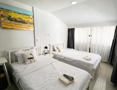 Twin Room with Shower