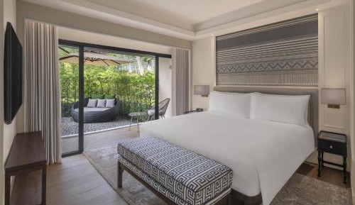 King Deluxe Suite with Garden Terrace