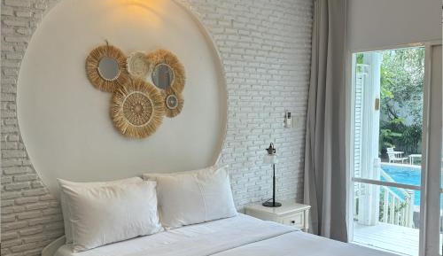 Single Room with Pool View