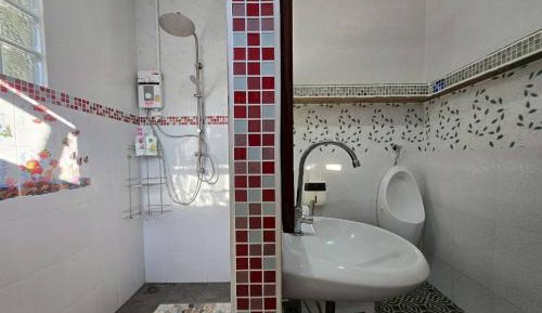 Standard Twin Room with Shared Bathroom