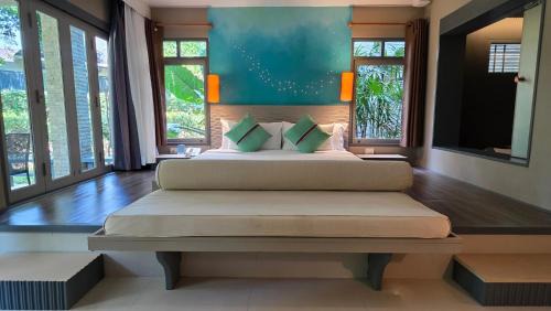 Deluxe King Room with Garden Side