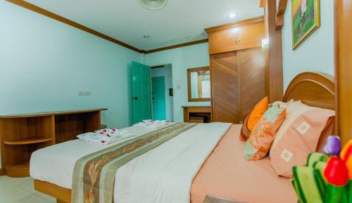 Deluxe One-Bedroom Apartment