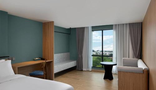 Executive Room with One King Bed and One Single Bed - Non-Smoking