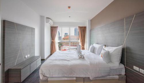 Suite with Pool View