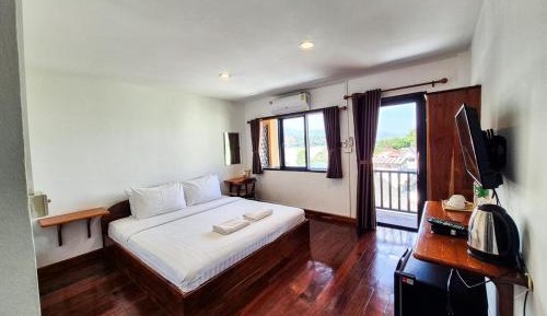 Deluxe Queen Room