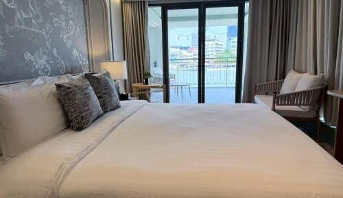 Deluxe King Room with River View