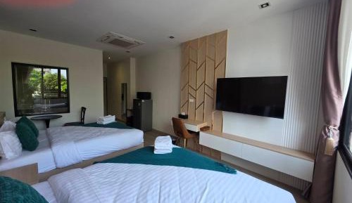 Deluxe Double or Twin Room with City View