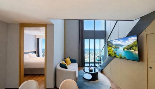 Two-Bedroom Duplex Suite with Mountain Bay View