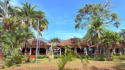 Bungalow with Garden View