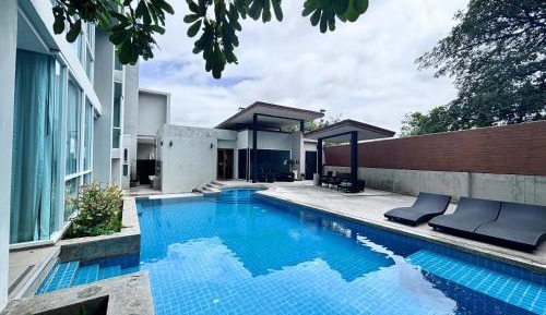 Deluxe Double Room with Pool Access