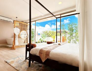 Queen Room with Garden View