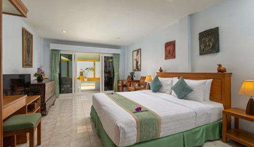 Superior Studio with Pool Access 