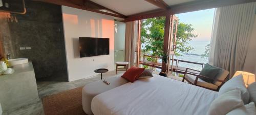 Deluxe Double Room with Balcony