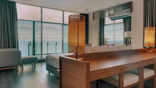 Deluxe Double Room with Balcony and Sea View