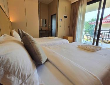 Double or Twin Room with Mountain View