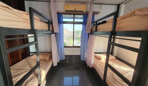 Single Bed in Mixed Dormitory Room