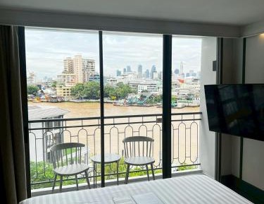 Family Room River View King Bed