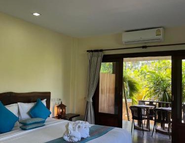 Superior Double Room with Pool View
