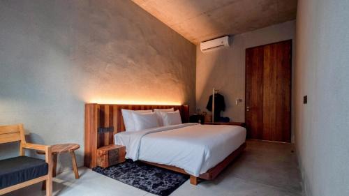Deluxe King Room with Bath Tub