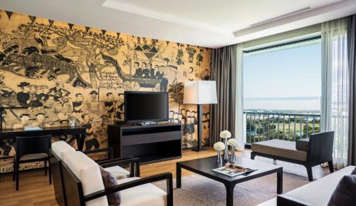 AVANI Royal Suite